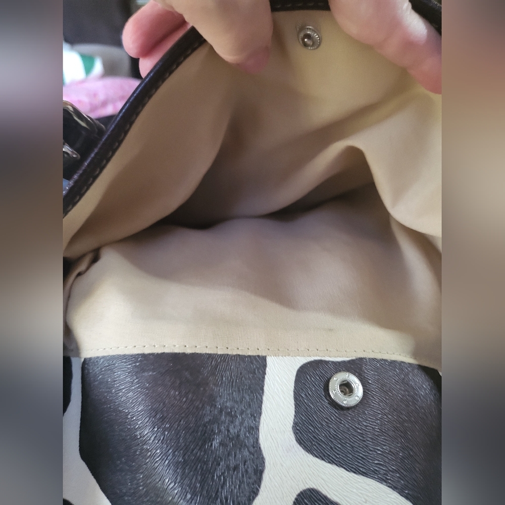Nine & Co. Brown & Tan Giraffe Print Tote Bag - Picture 11 of 16
